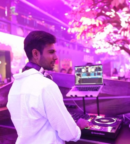 Why Las Vegas Is the Ultimate Dating Photography Playground (And Your Profile Deserves It)
